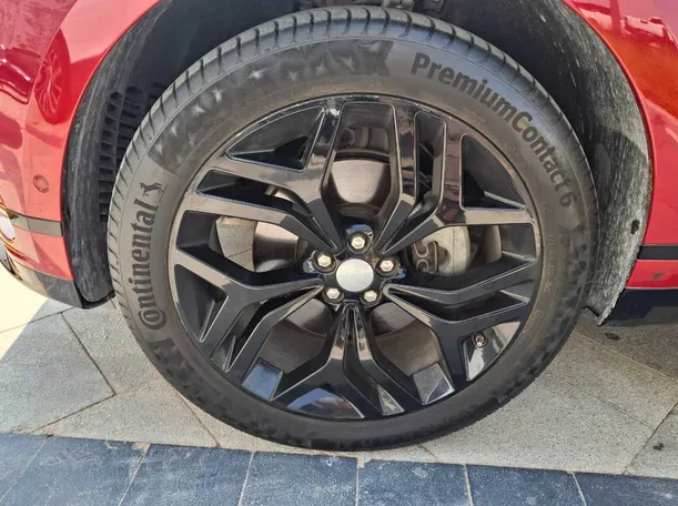 Car image 9