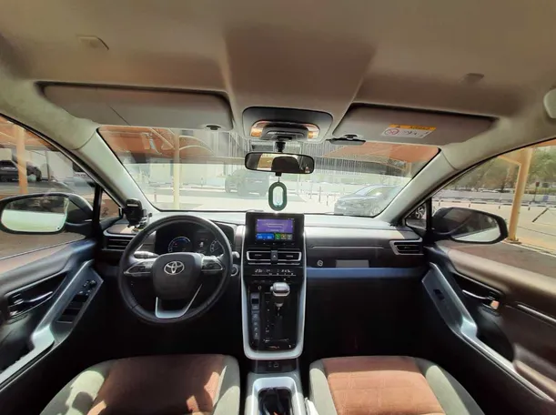 Car image 17