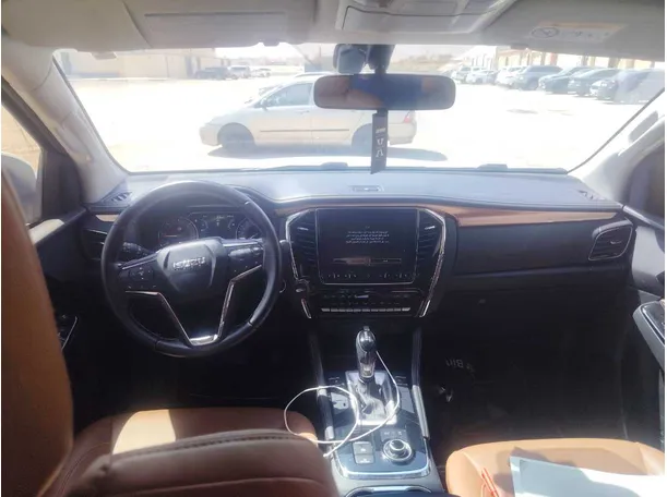 Car image 15