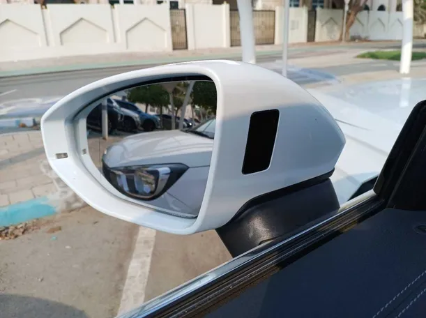 Car image 21