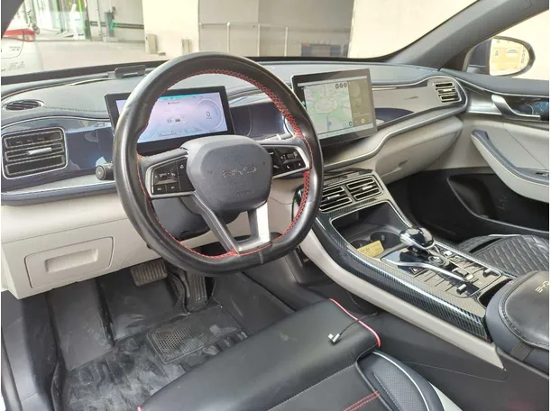 Car image 11