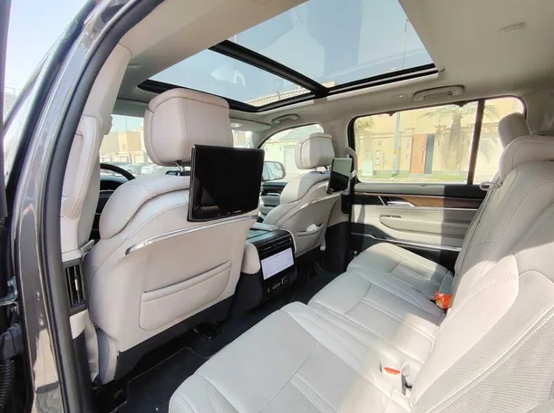 Car image 19