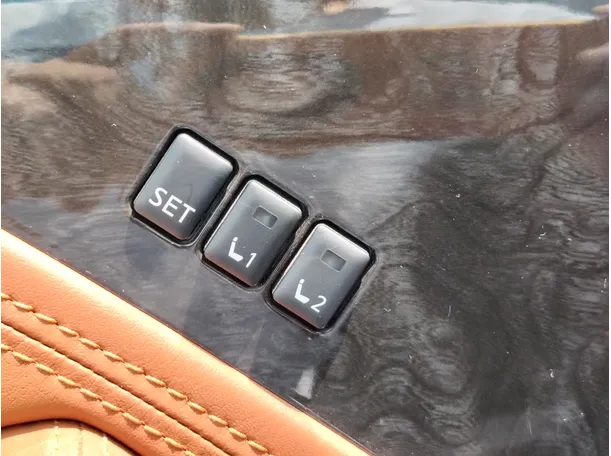 Car image 35