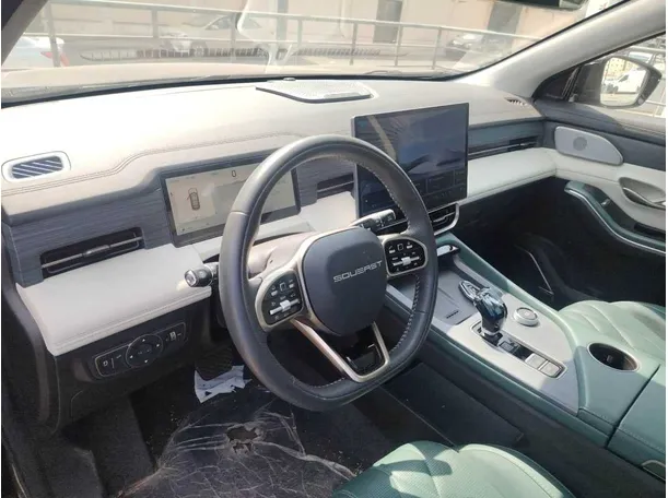 Car image 13