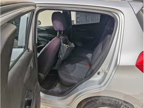 Car image 14