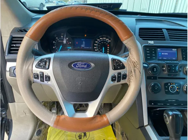 Car image 18