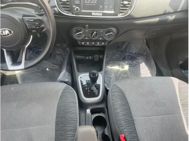 Car image 19