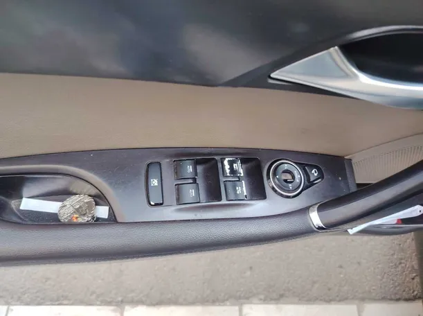 Car image 33