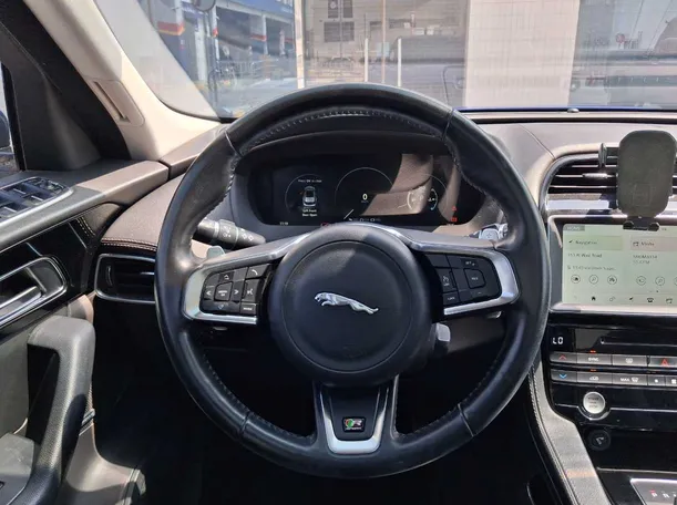 Car image 19