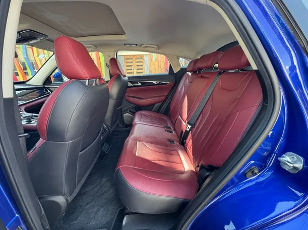 Car image 12