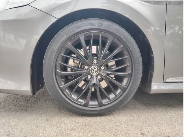 Car image 9