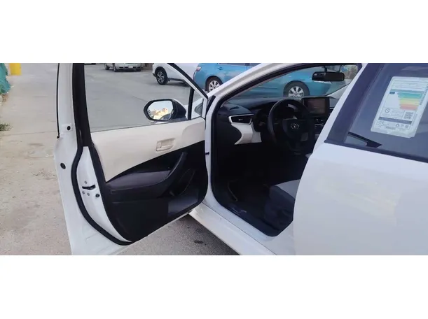 Car image 11