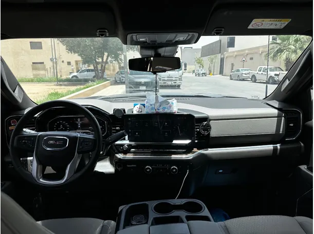Car image 18