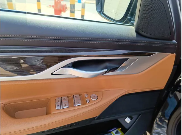 Car image 32