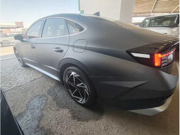 Car image 7