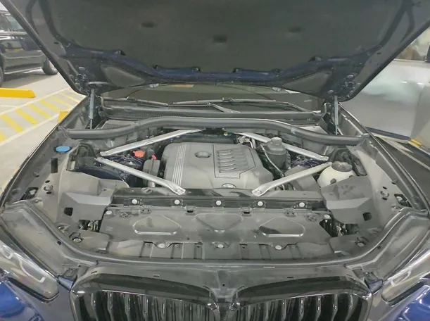 Car image 24