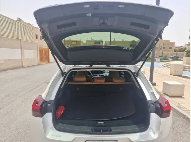 Car image 20