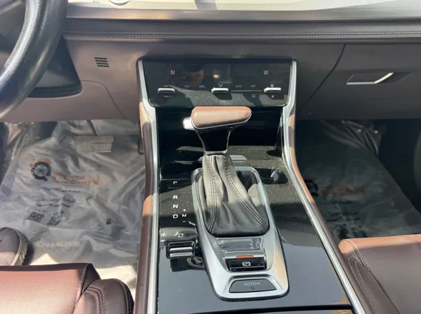 Car image 15