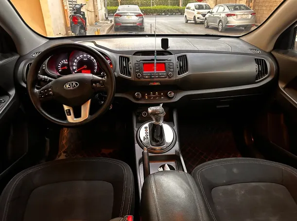 Car image 17