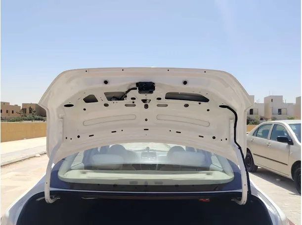 Car image 25