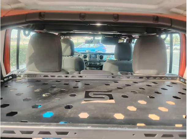 Car image 30