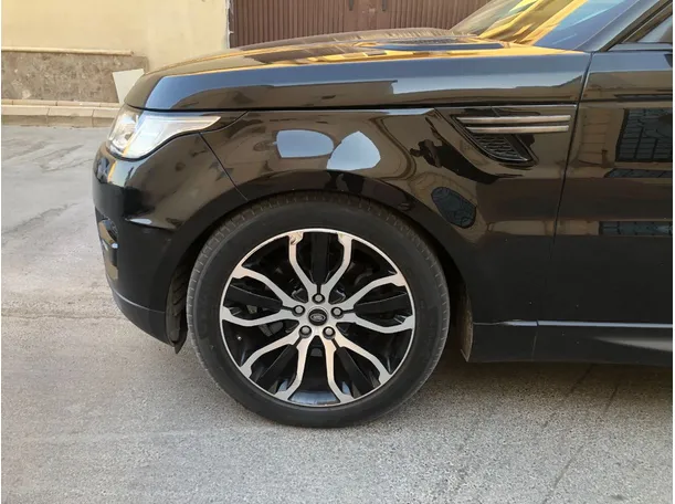 Car image 9