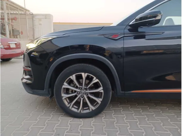 Car image 9