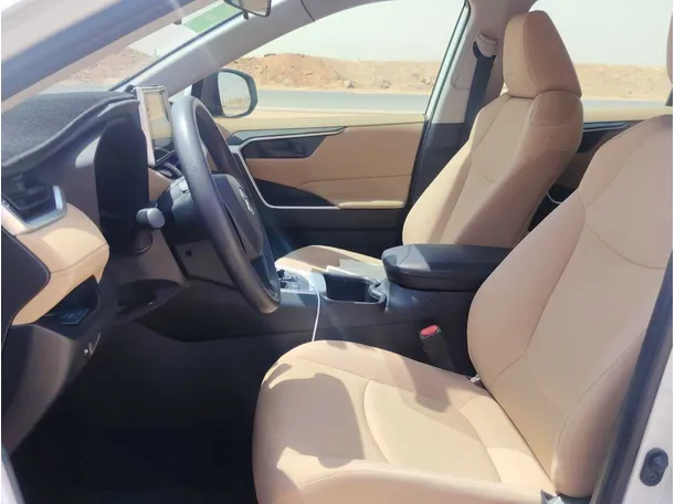 Car image 12