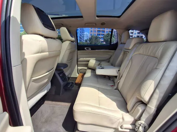 Car image 13