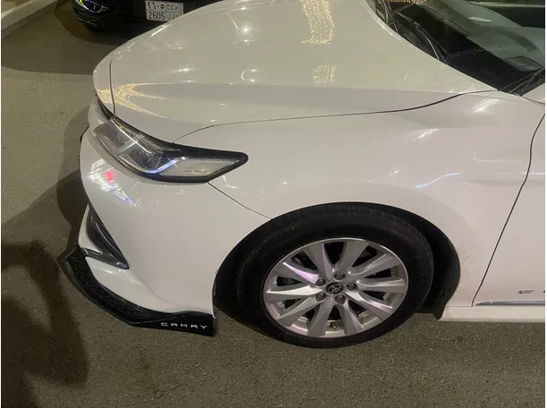 Car image 14