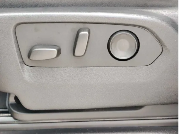 Car image 29