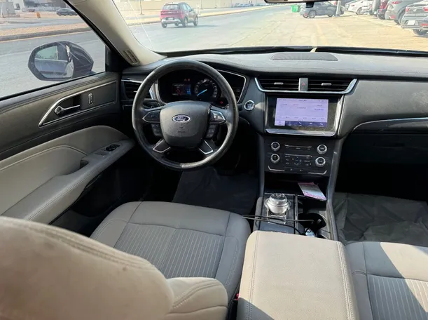 Car image 19