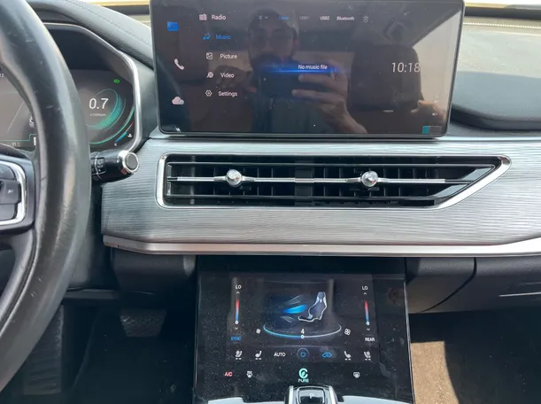 Car image 18