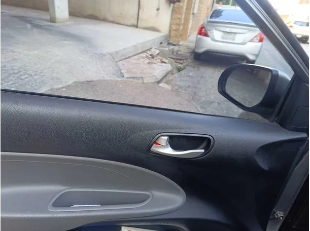 Car image 26