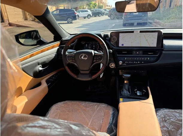 Car image 18