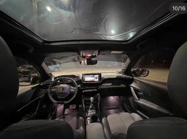 Car image 8