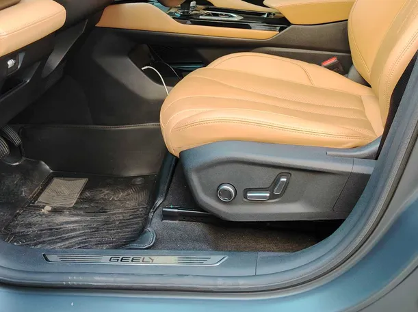 Car image 29