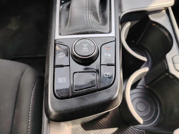 Car image 19
