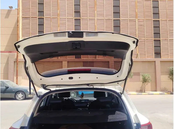 Car image 25