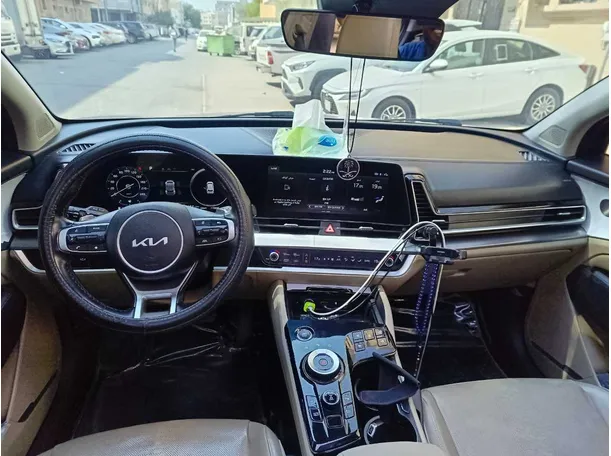 Car image 19