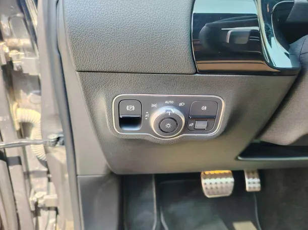 Car image 38