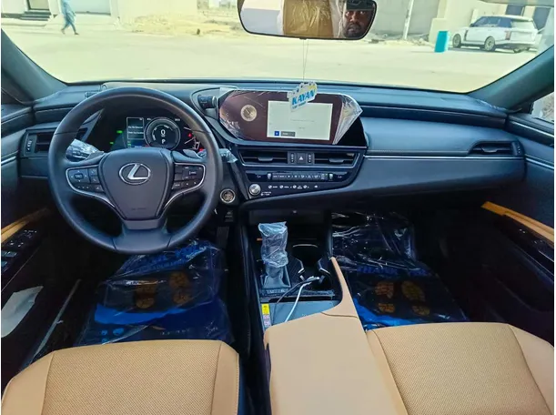 Car image 24