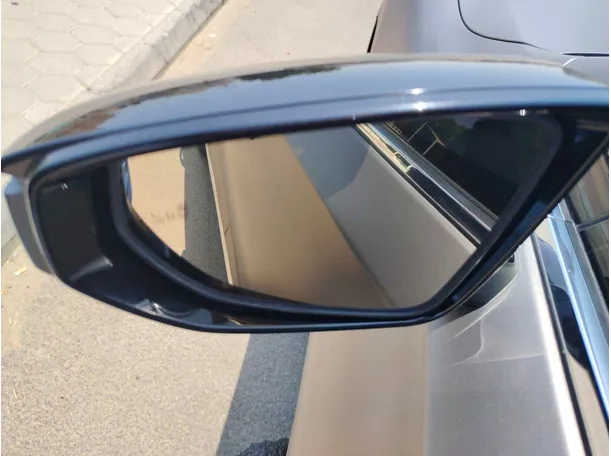 Car image 40