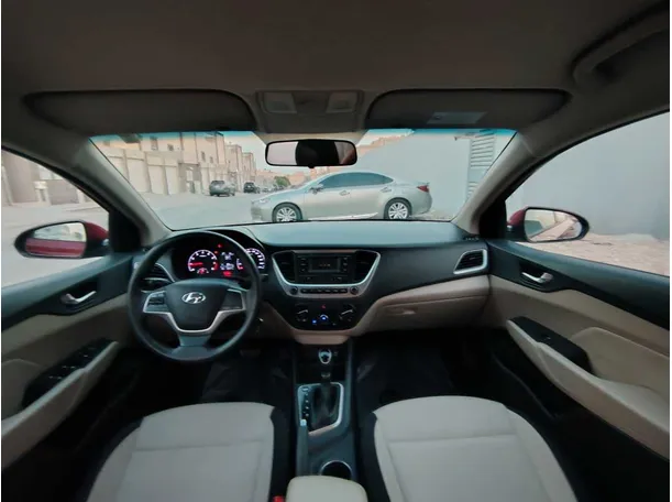 Car image 18