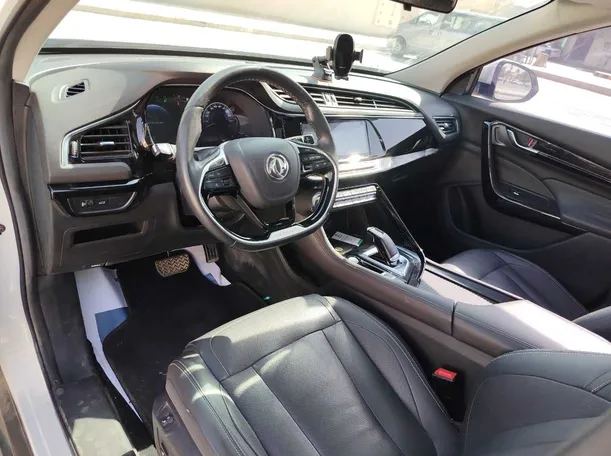 Car image 12