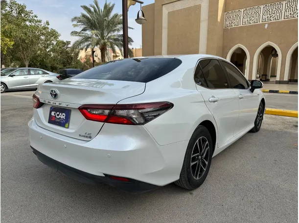 Car image 5