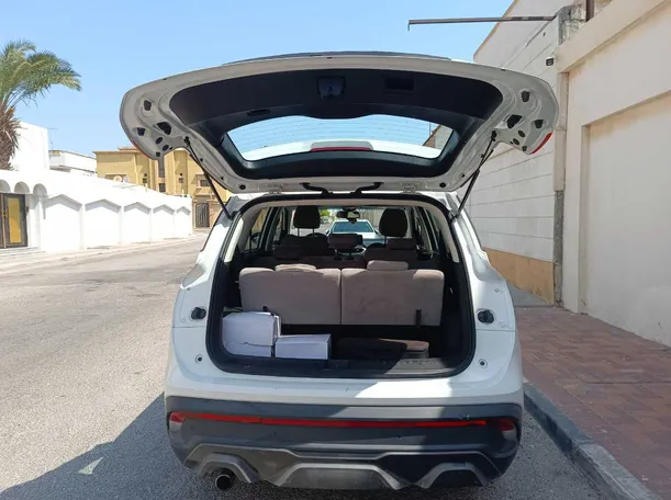 Car image 26