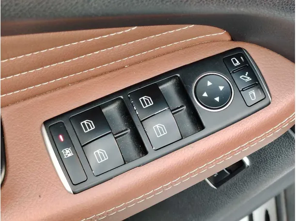 Car image 35