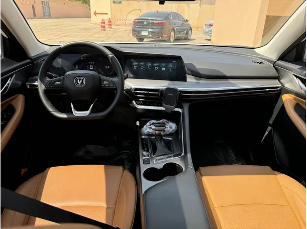 Car image 17