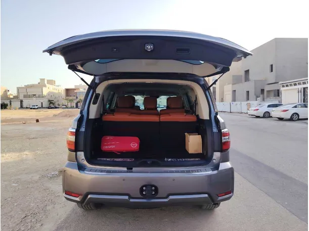 Car image 25